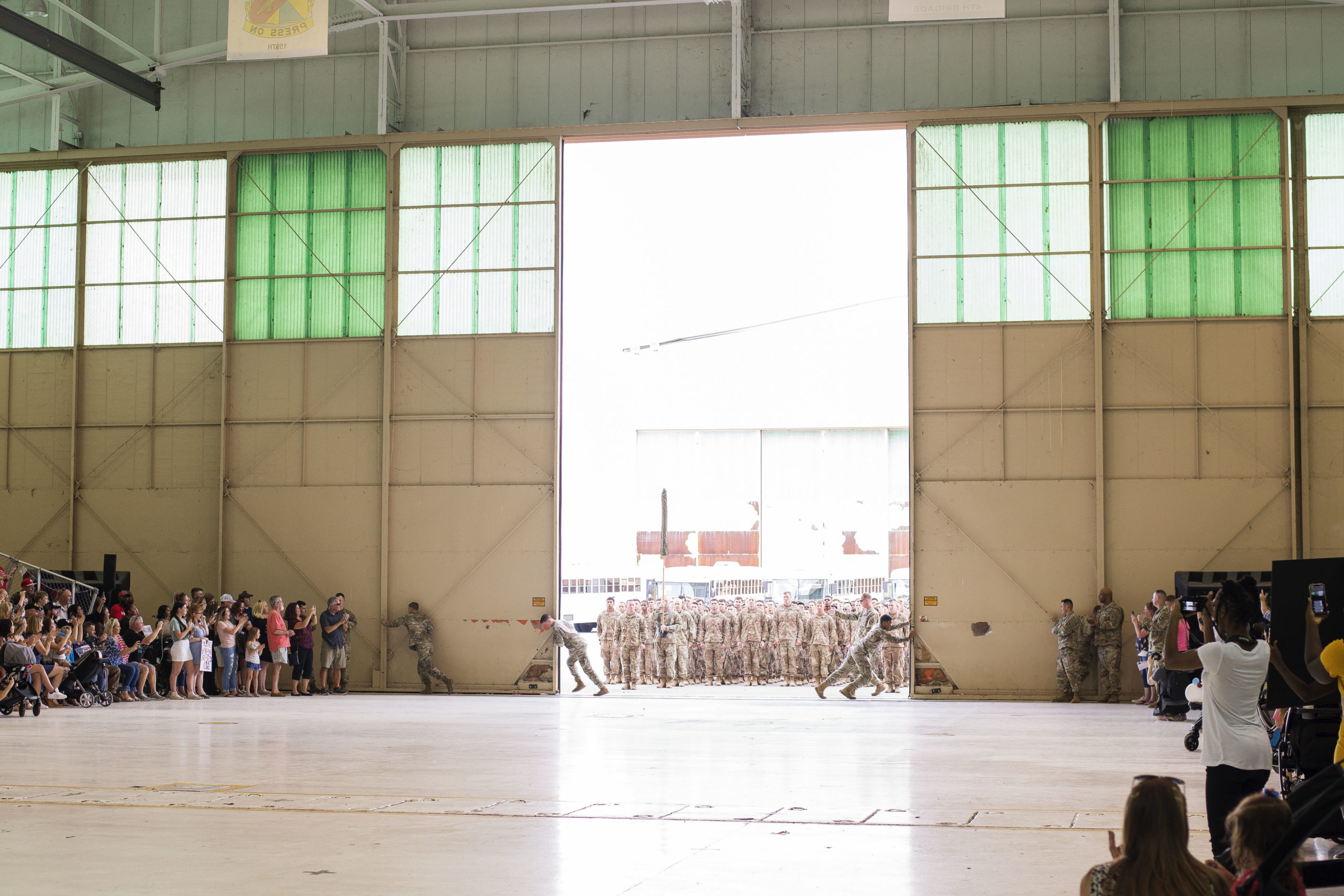 hanger doors opening, fort campbell ky homecoming