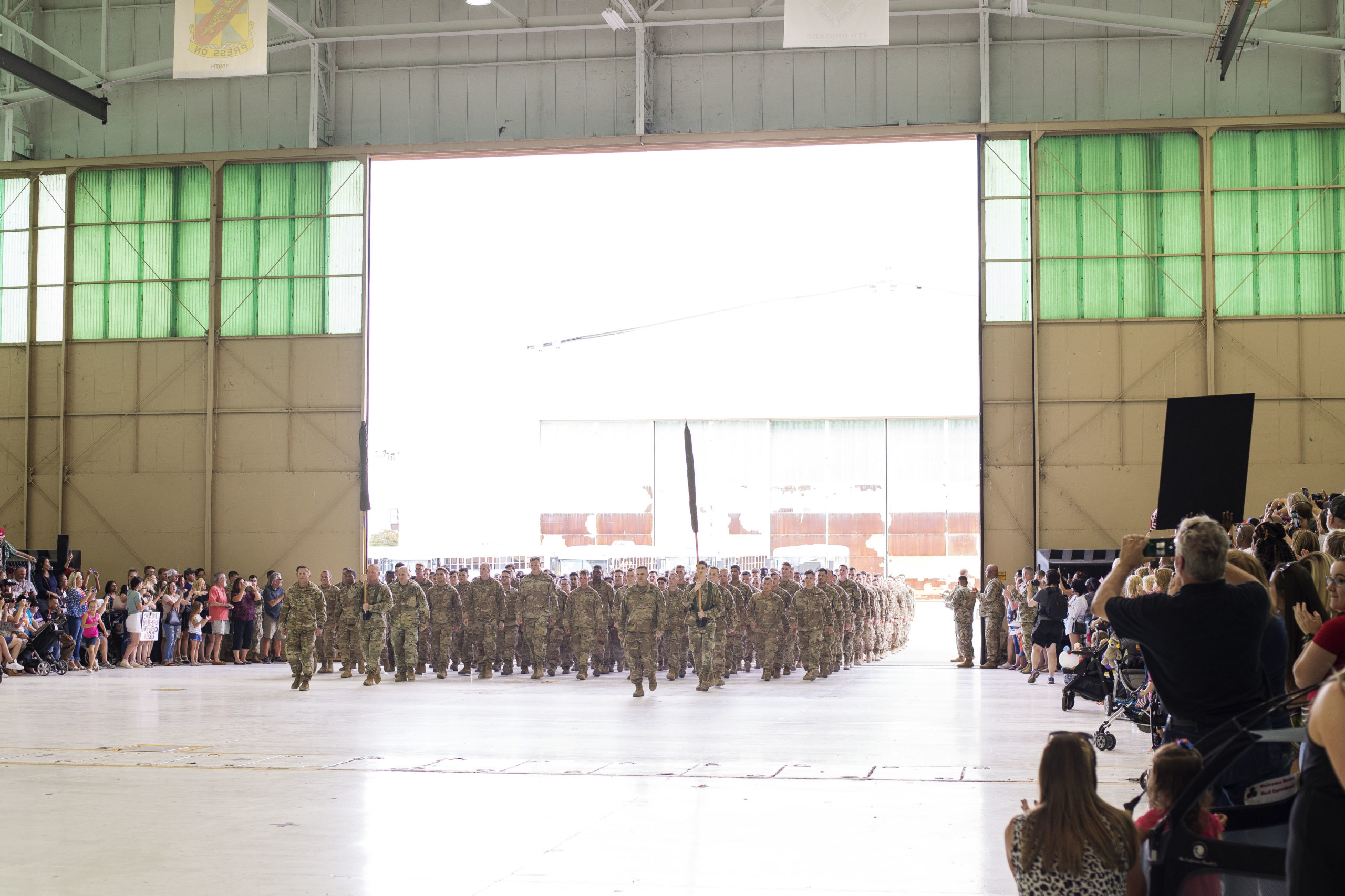 hanger doors opening and soldiers marching, fort campbell ky homecoming